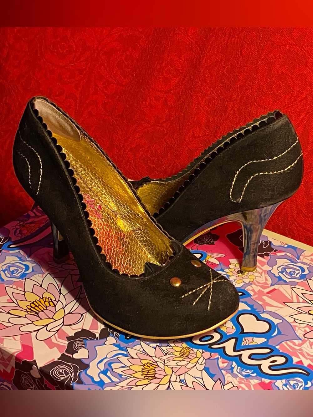 VTG Irregular Choice black cat pumps, pointed ears,stud eyes,stitched tail, 7
